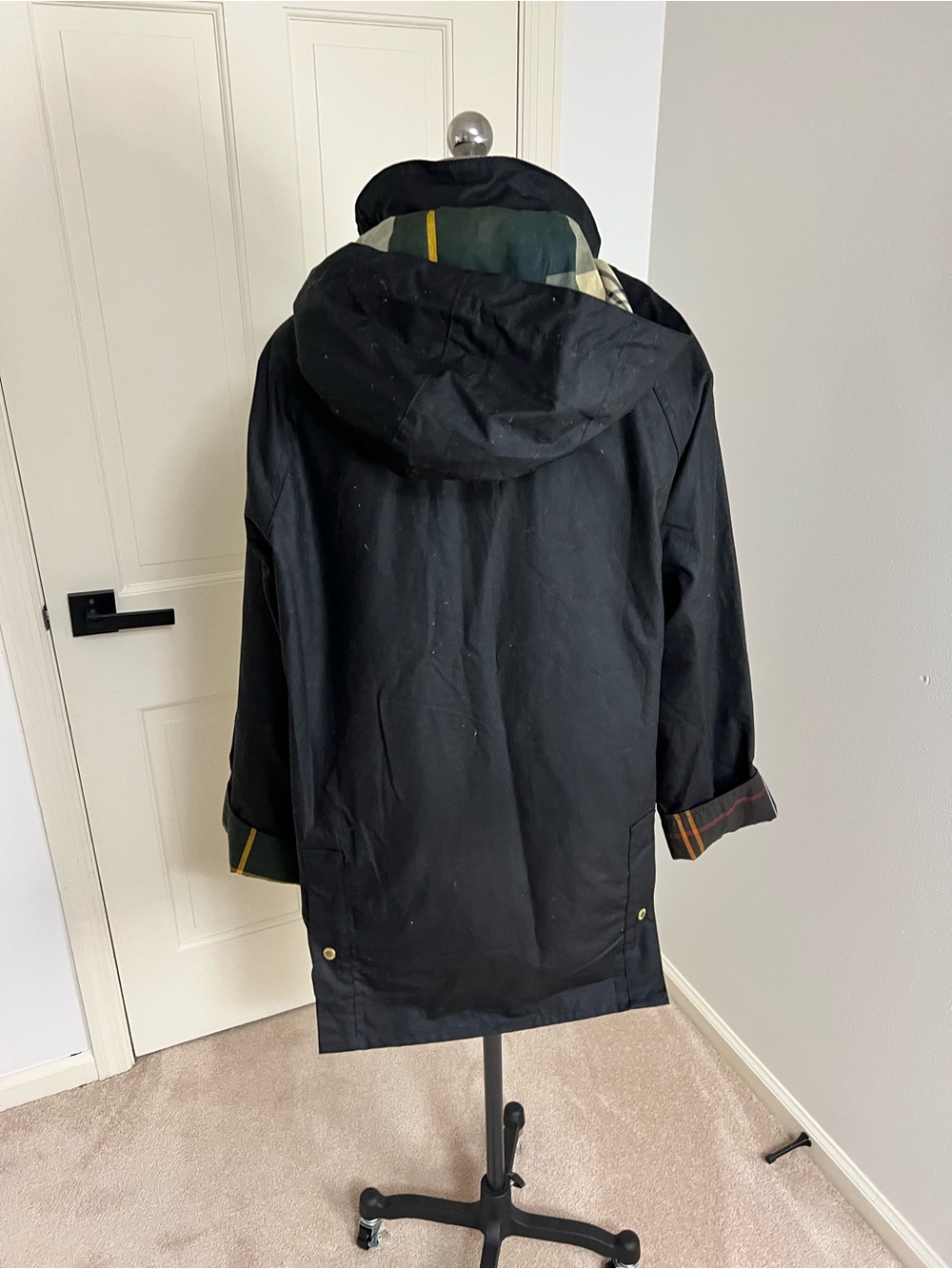 Barbour Black Hooded Wax Jacket Women’s US 8 UK 12 Tartan Lined - like new - Picture 5 of 6